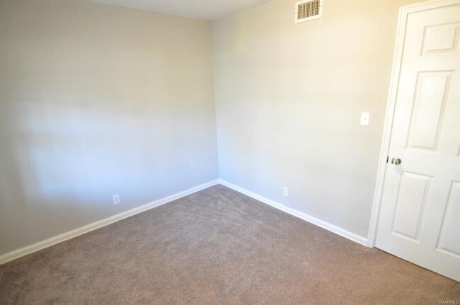 Building Photo - 2720 Green Oaks Dr