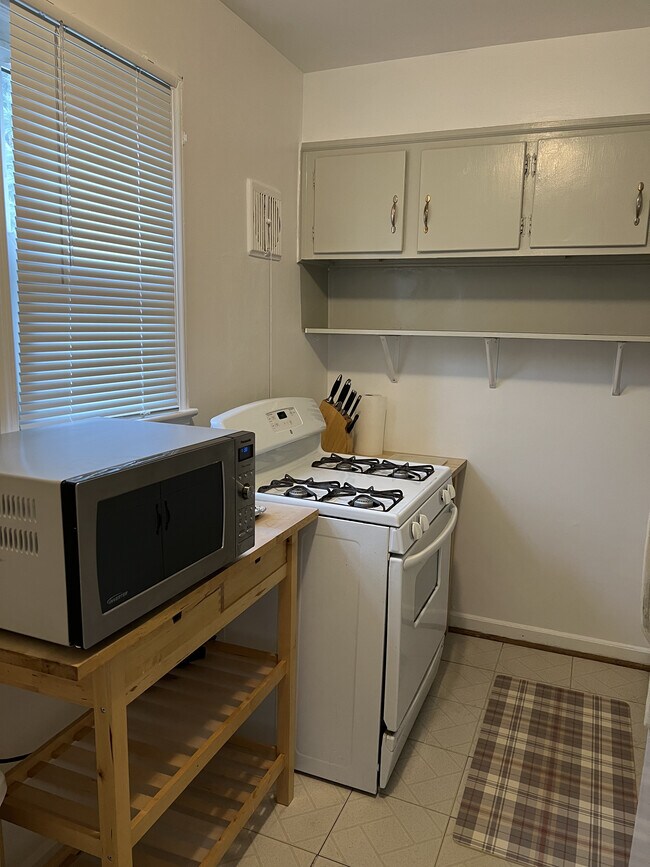 Building Photo - 5015 Nantucket Rd