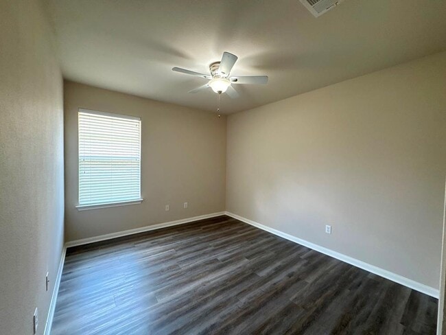 Building Photo - 285 Amber Ash Dr