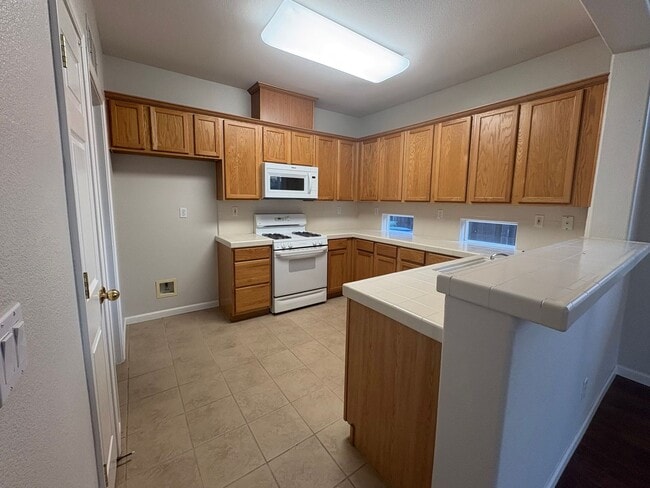 Building Photo - Beautiful 3 Bed 2.5 Bath Brentwood Home