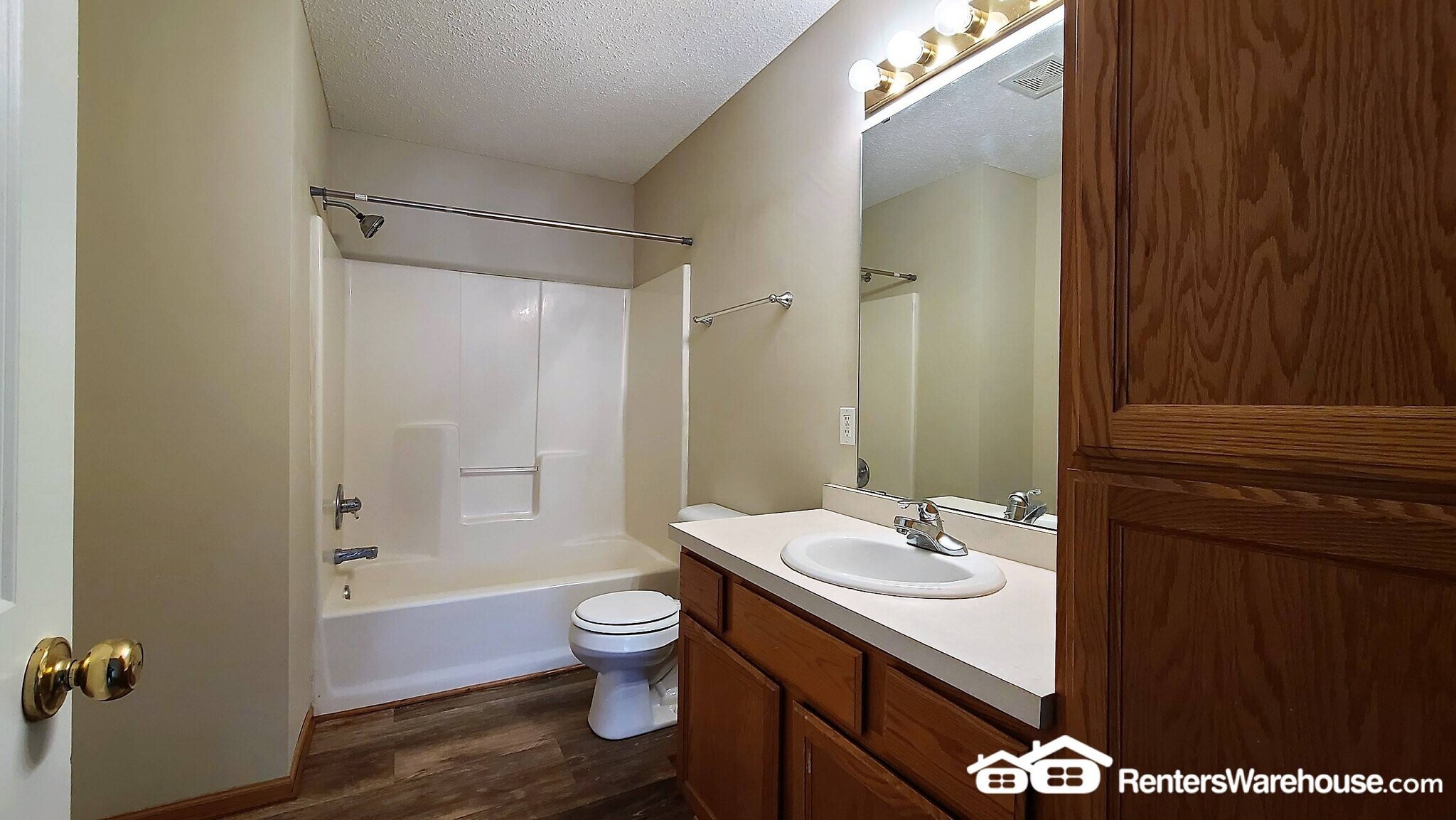 Building Photo - 637 Meadow Ln