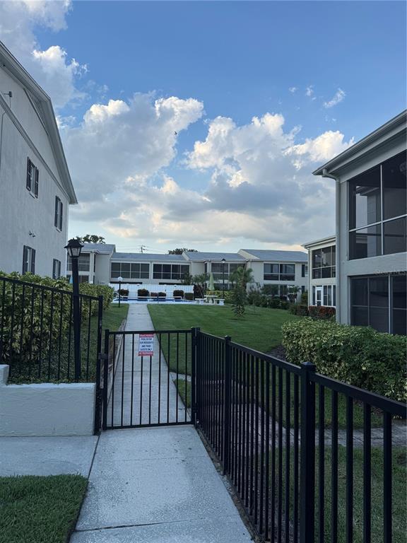 Building Photo - 689 N Lake Howard Dr