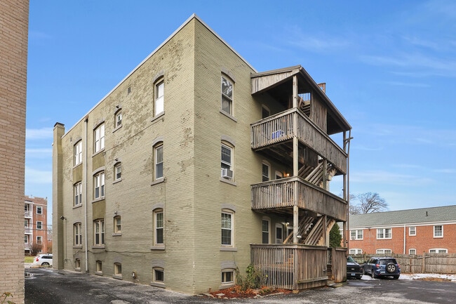 Building Photo - 40 Robin Rd