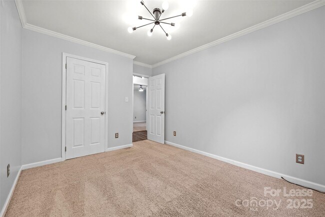 Building Photo - 6801 Stillmeadow Dr