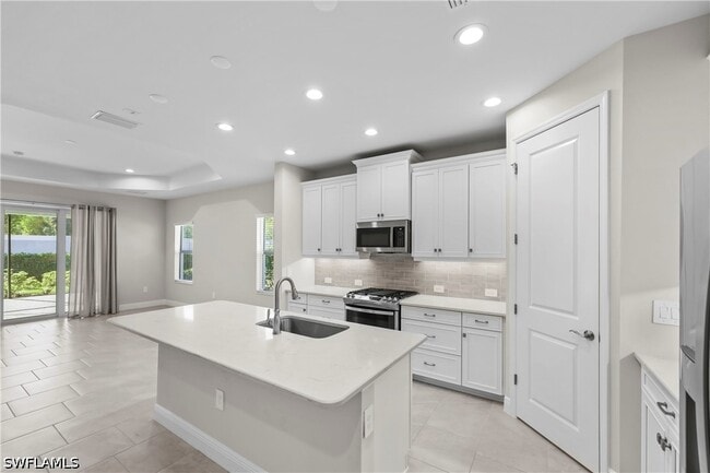 Building Photo - 2373 Ariane Dr