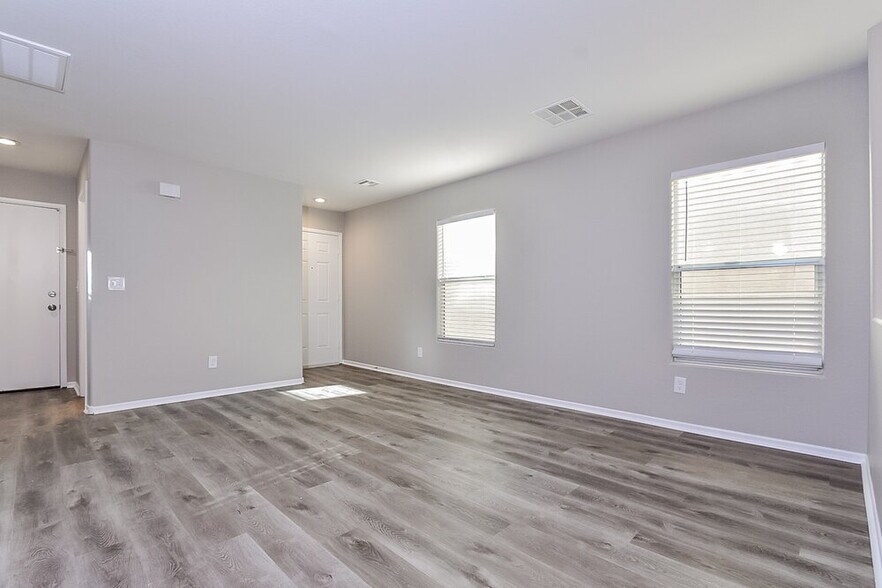 Building Photo - 7620 Emerald Ridge Ct