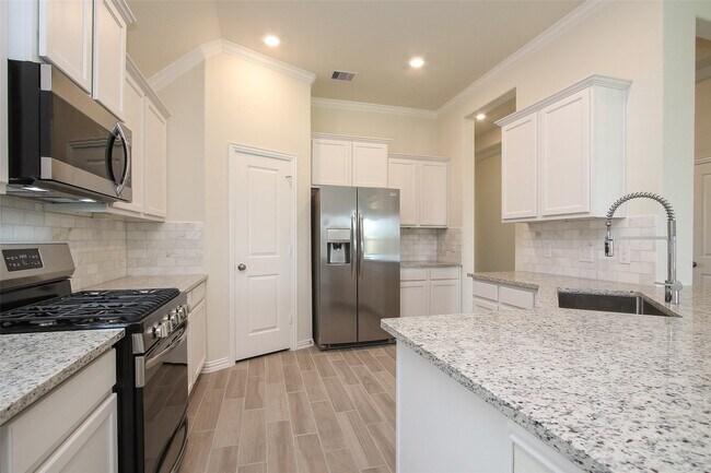 Building Photo - 15230 Kickapoo Cavern Dr