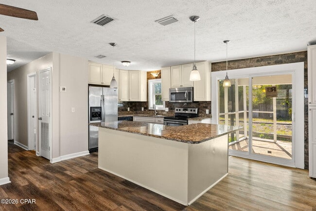 Building Photo - 2004 Greenbriar Blvd