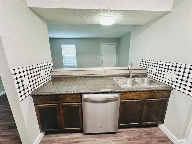 Building Photo - 1314 Southport Dr