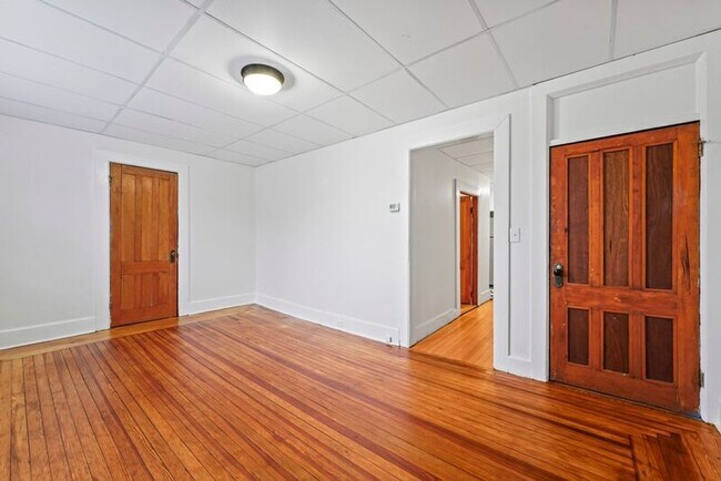 Building Photo - 33 Franklin St