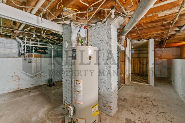 Building Photo - 1011 S Marys Dr
