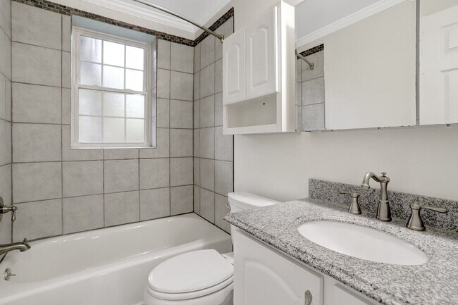 Building Photo - 2 Bedroom 2 Bathroom Condo Available for Rent