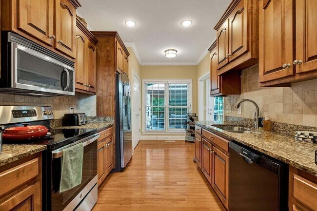 Building Photo - 1865 Weston Pl NW