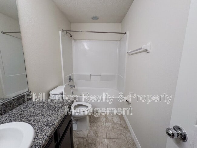 Building Photo - 7079 Woodchase Glen Dr