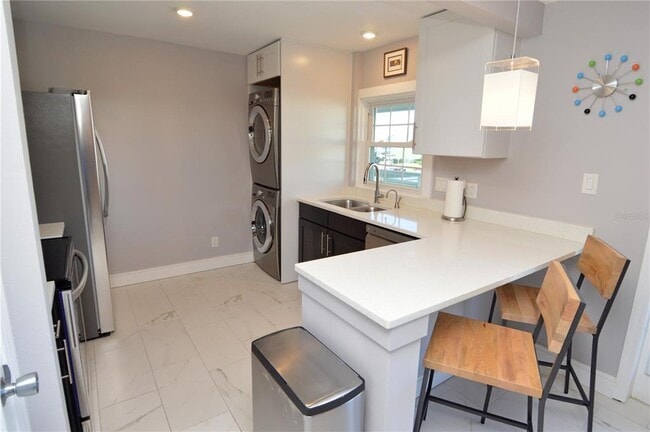 Building Photo - 5245 Coquina Key Dr SE