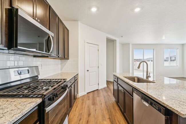 Building Photo - 7877 E Beaufort St