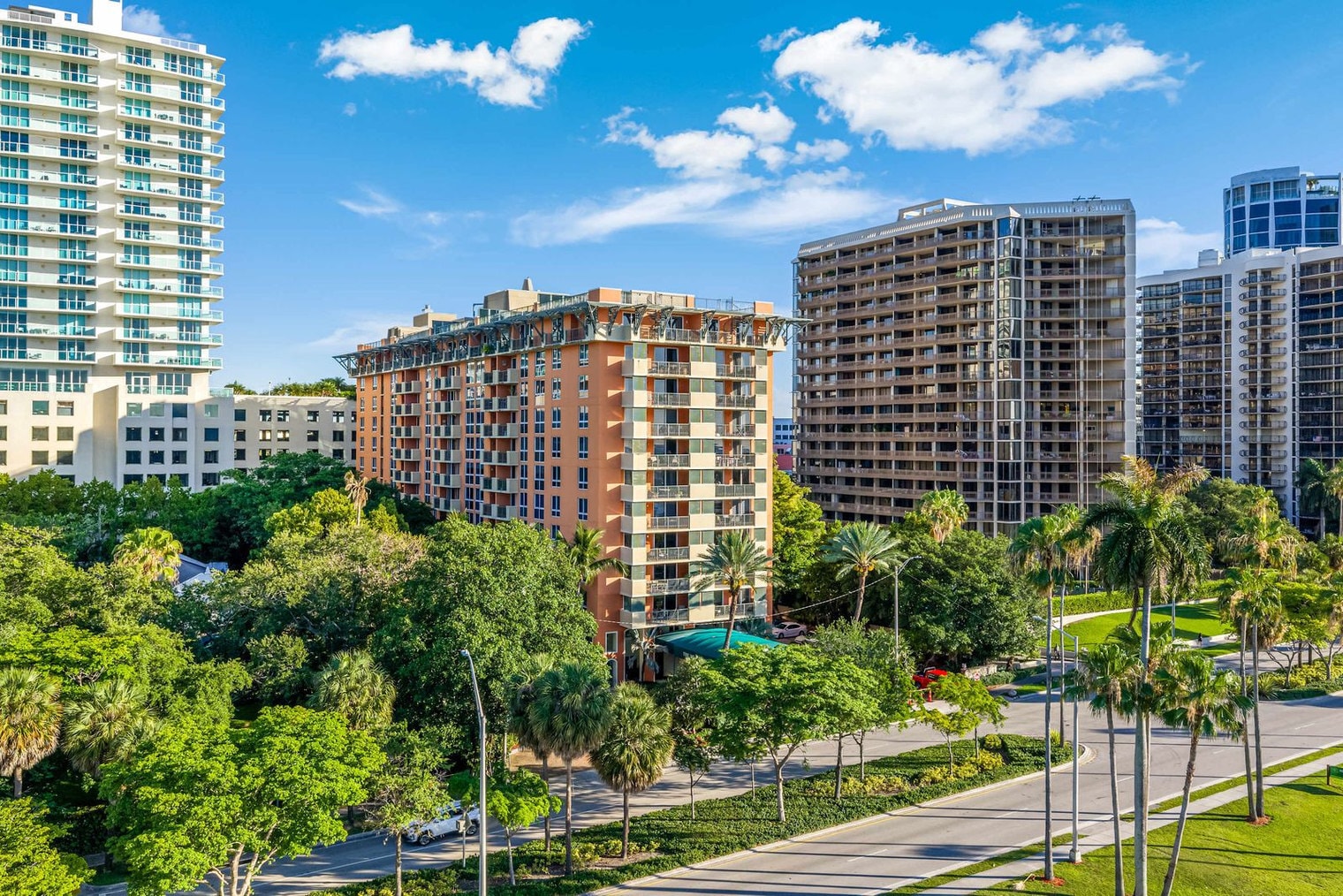 Building Photo - 2951 S Bayshore Dr
