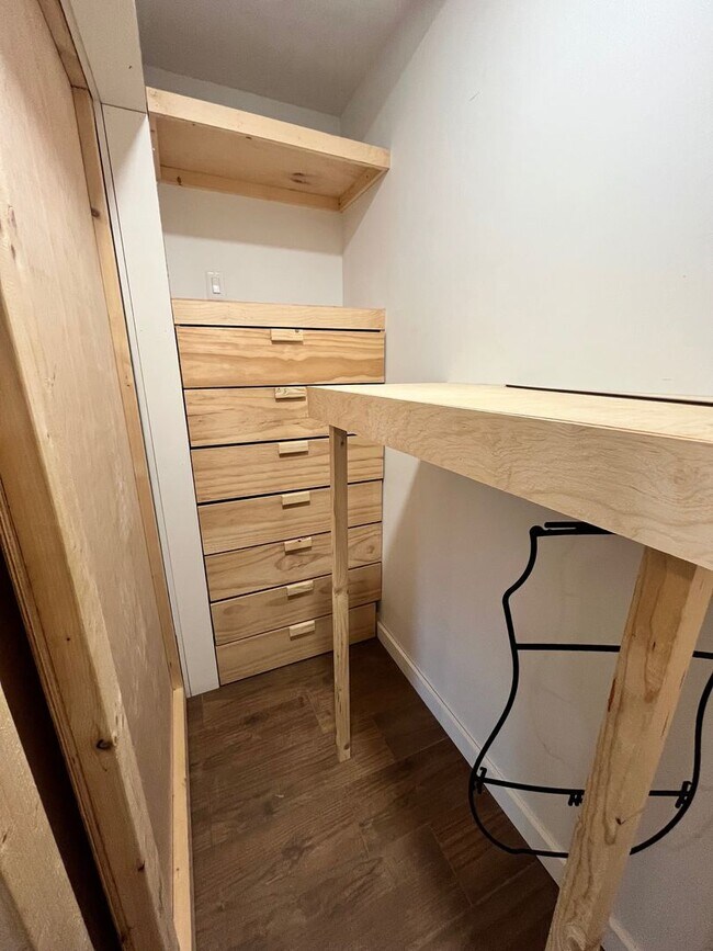Building Photo - Great home avail in Hubert!  Mini split AC in garage perfect for personal gym!