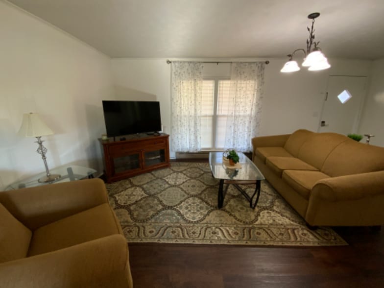 Building Photo - 701 Carson St