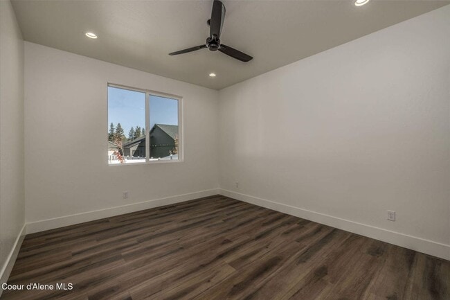 Building Photo - New Home in Thayer Farms North!