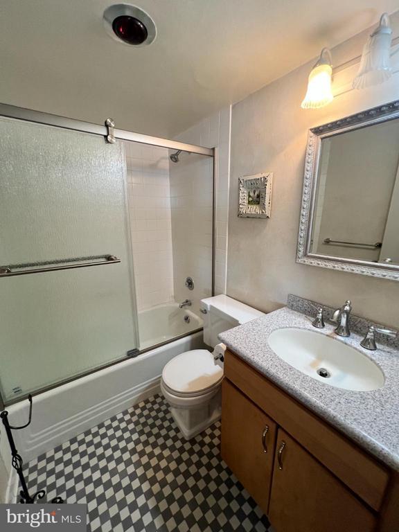 Building Photo - 200 Locust St