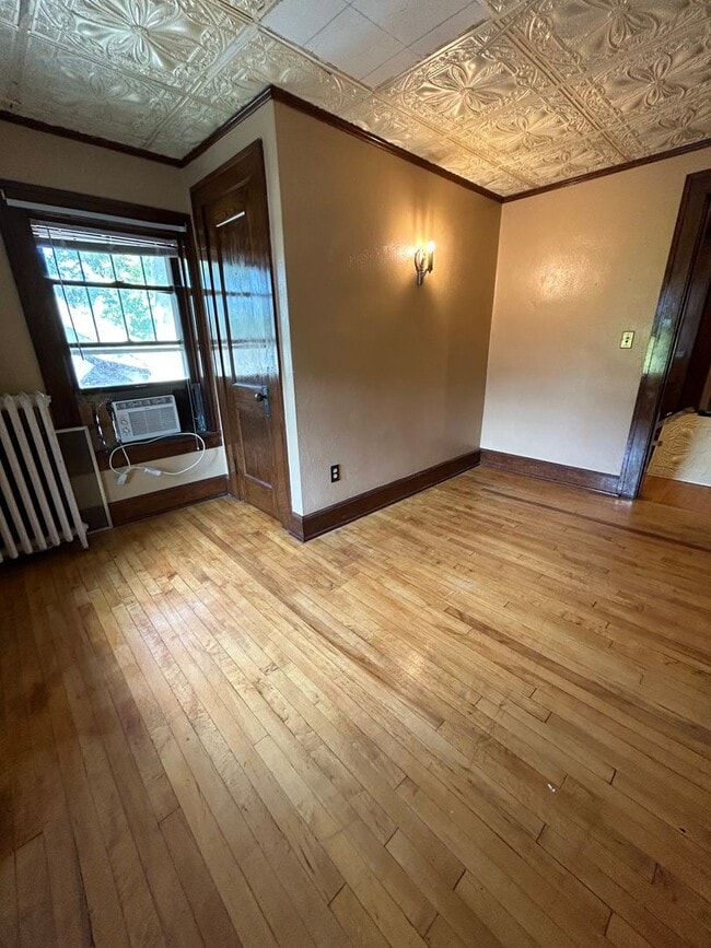 Building Photo - 3 Bedroom 1.5 Bath House