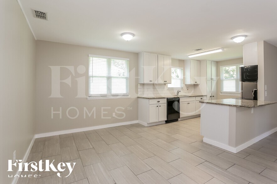 Building Photo - 1047 Cove Landing Dr