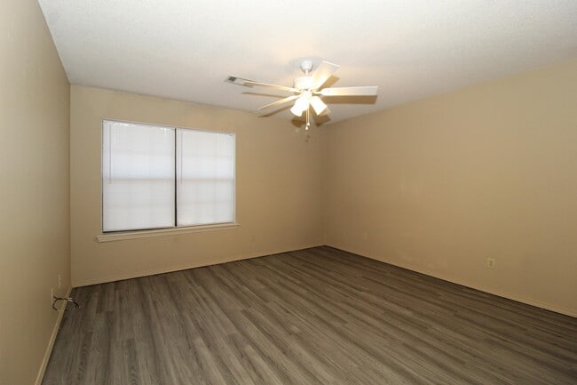 Building Photo - 5822 Gordon Ln