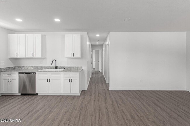 Building Photo - 450 S Crismon Rd