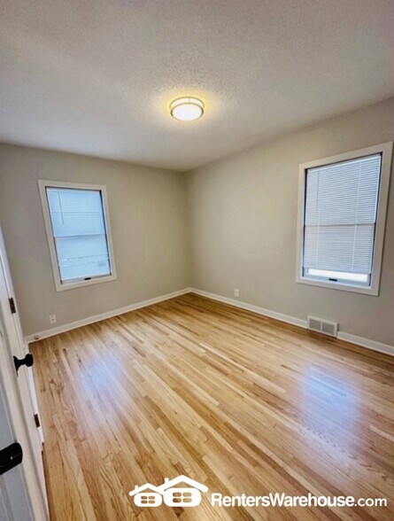 Building Photo - 5109 Windsor Ave