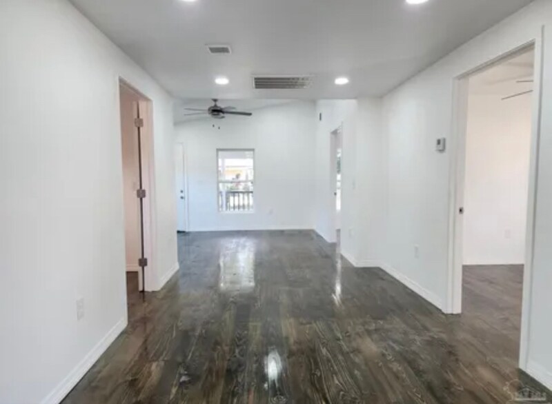 Building Photo - 213 Wilson Ave