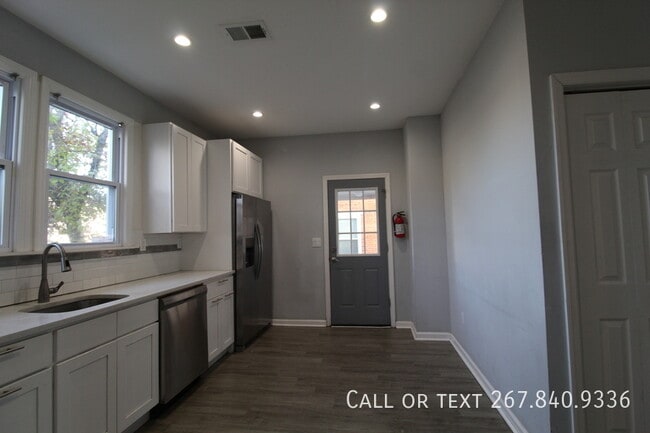 Building Photo - 421 Bridgeboro St