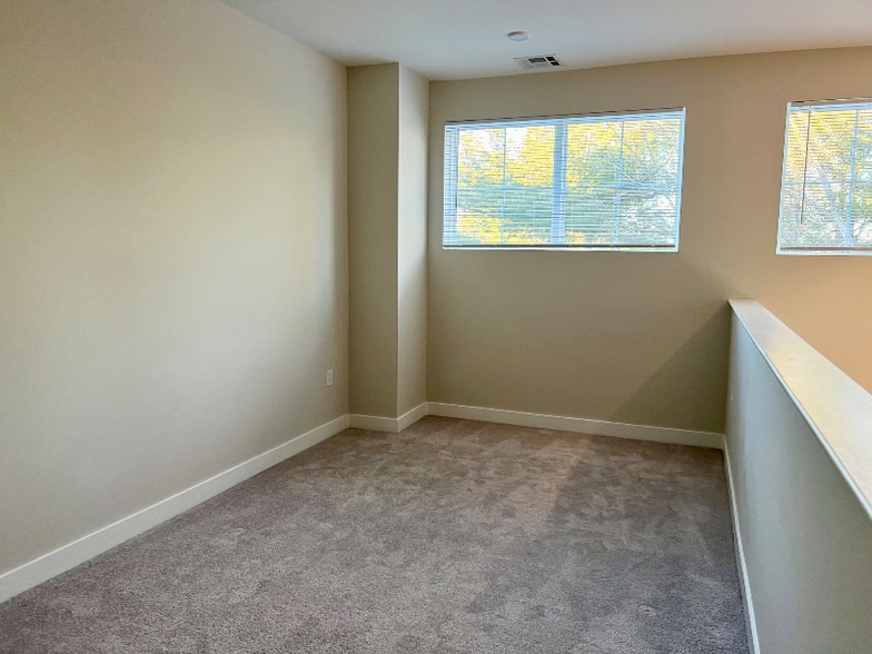 Building Photo - 2912 Mayflower Cir