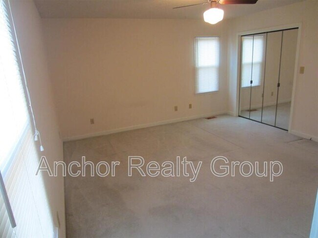 Building Photo - 12 Waterview Point