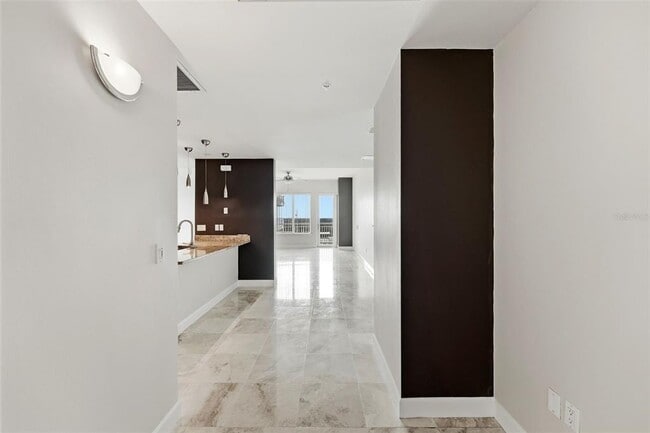 Building Photo - 100 S Eola Dr