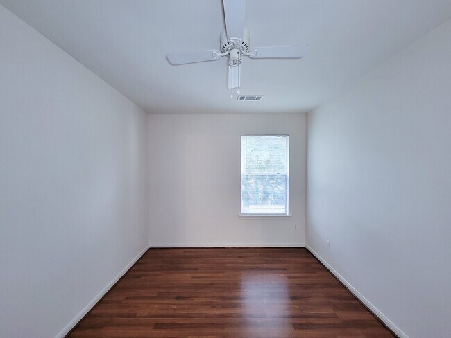 Building Photo - 11810 Rolling Stream Dr