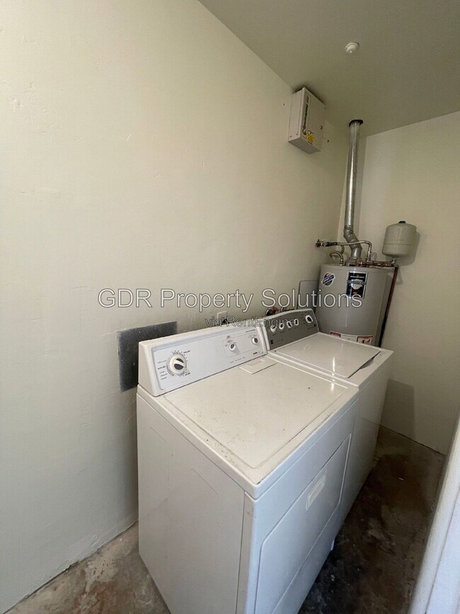 Building Photo - 5703 Princess Jeanne Ave NE