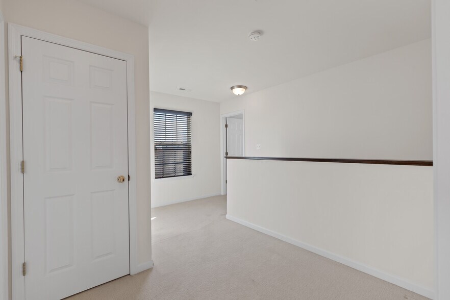 Building Photo - 614 Prairiegate Ct