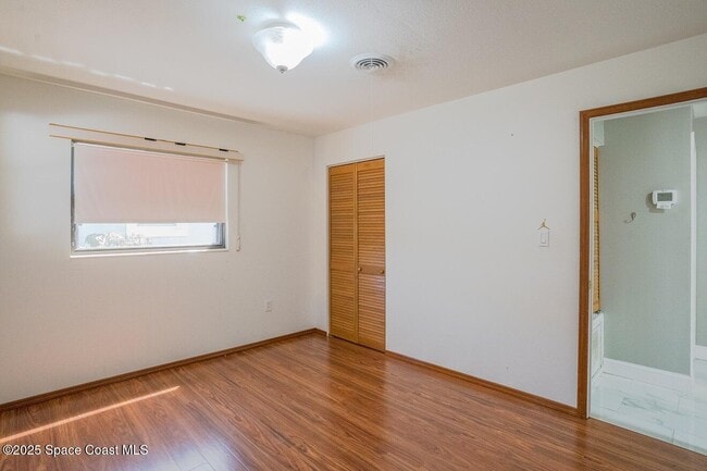Building Photo - 1393 Stanley Dr