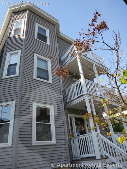 Building Photo - 36 Standish St