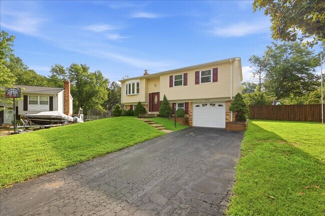 Building Photo - 5481 Saddler Ln