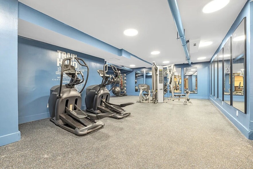 Building Photo - 240 W 64th St