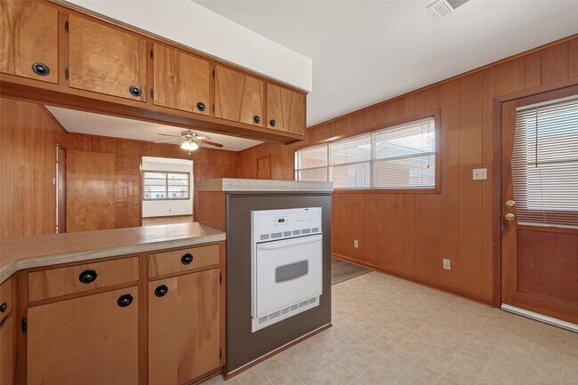 Building Photo - 2607 Penfield Dr