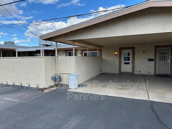 Building Photo - 10621 W Coggins Dr