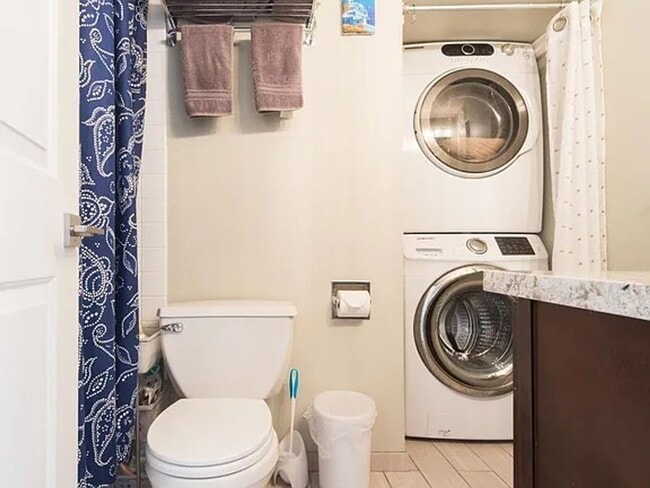 Building Photo - First Hill/Central District Townhome