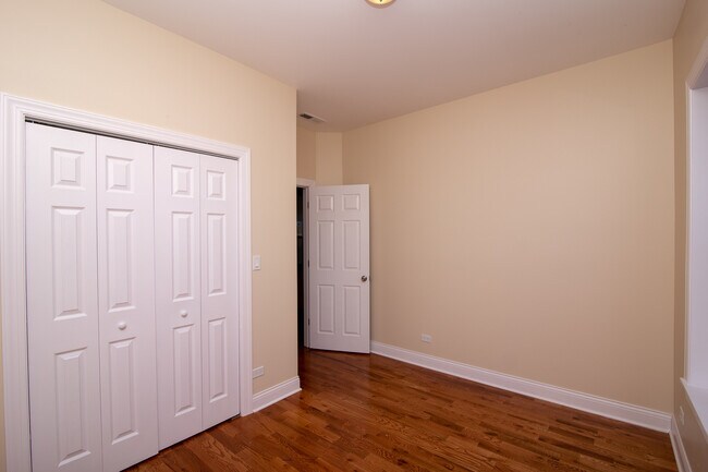 Building Photo - 4001 W Armitage Ave