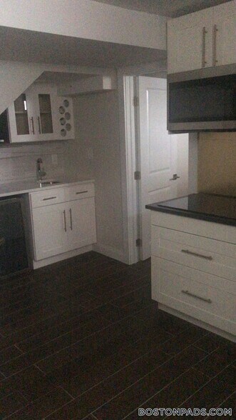 Building Photo - 7 Webster St