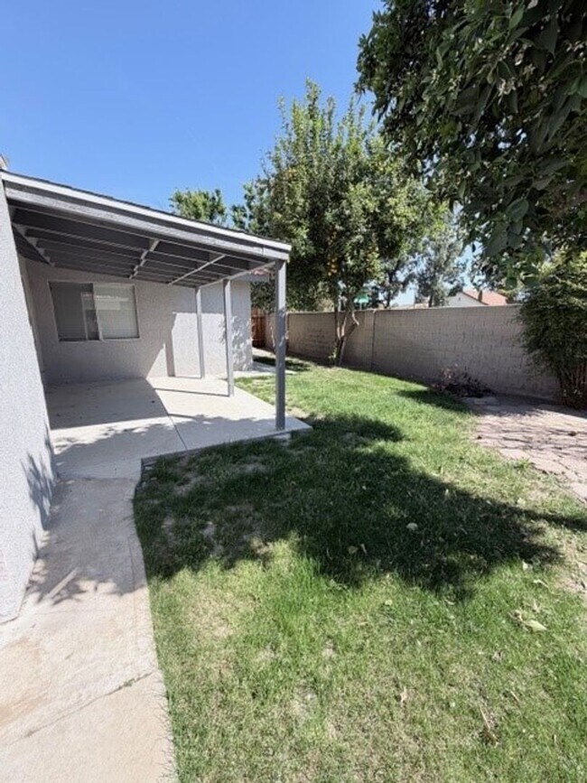 Building Photo - 7625 Canyon Clover Dr