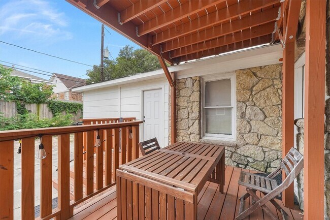 Building Photo - 403 W Polk St