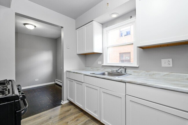 Interior Photo - 7818-7820 South Shore Drive